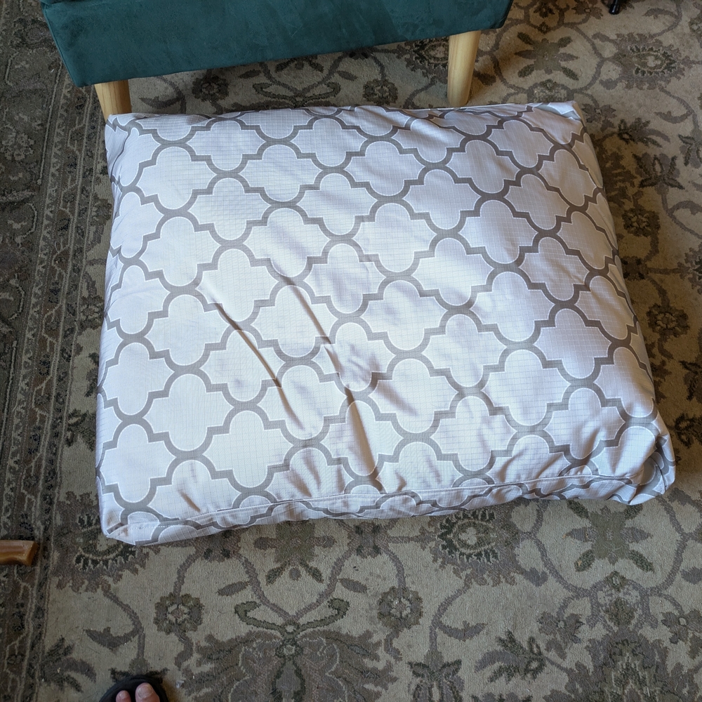Cozy Pet Dog Bed in Gray and White